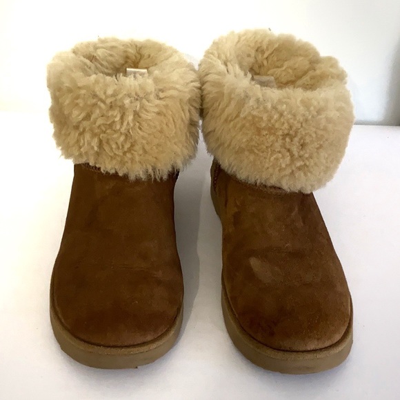 Ugg boots - Classic Cuff Short Boots - Sold - Picture 2 of 14